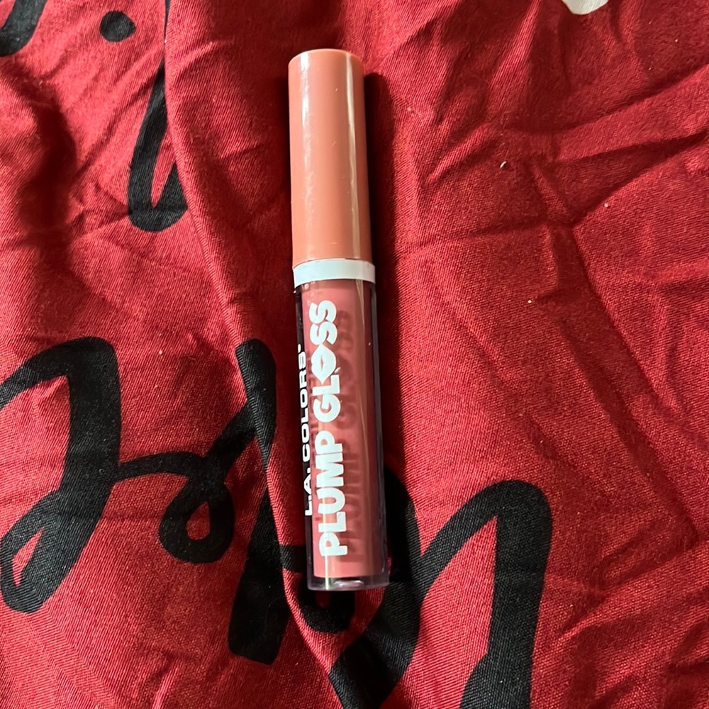 Makeup Assortment - Picture 3 of 5